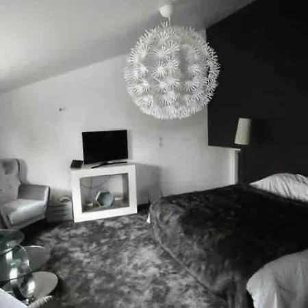 Loft Du Jericho Avec Jacuzzi Privatif アパート