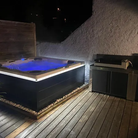 Loft Du Jericho Avec Jacuzzi Privatif アパート